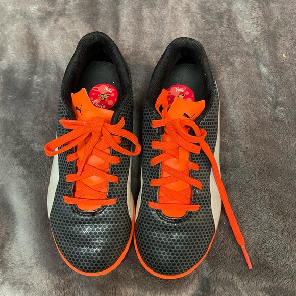 Boys Puma Soccer Shoes - Picture 1 of 3